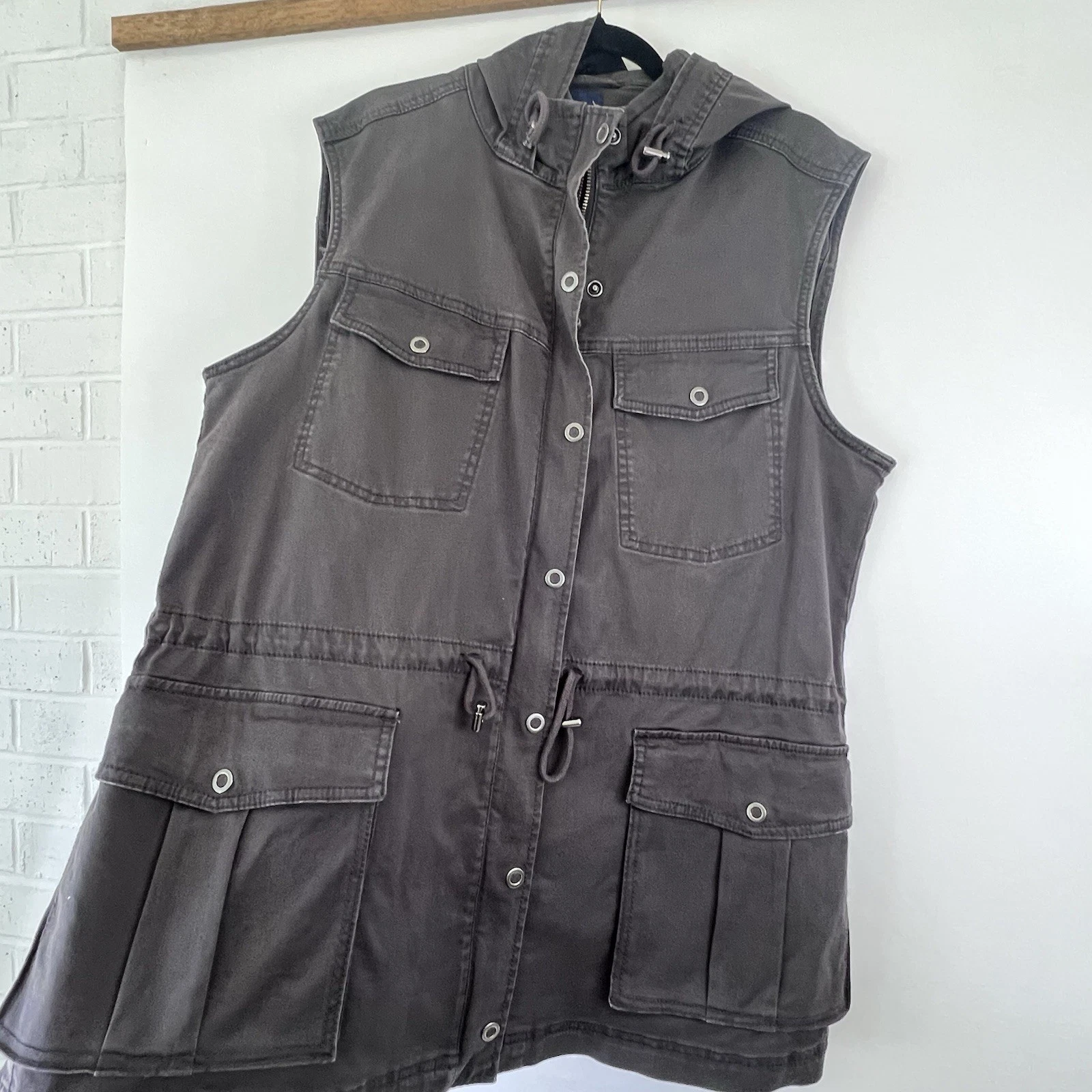NWT Jag Hooded Sleeveless Cargo Vest Zip Up Outdoor Fishing XLarge Gorpcore
Opens in a new window or