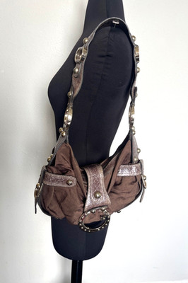 vintage Guess Y2K brown shoulder bag with metal accents and a monogrammed G logo