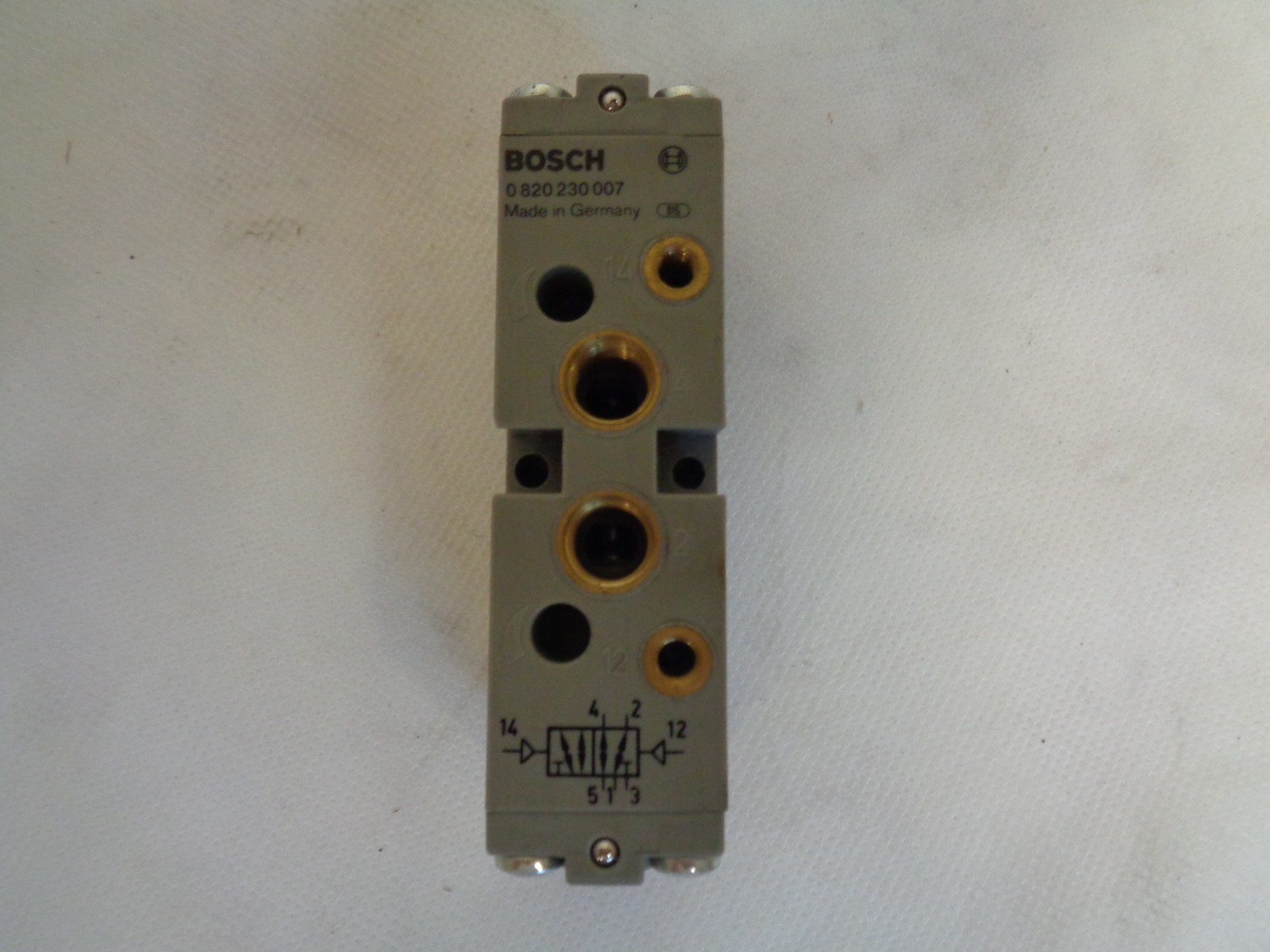 NEW BOSCH 0-820-230-007 PNEUMATIC VALVE