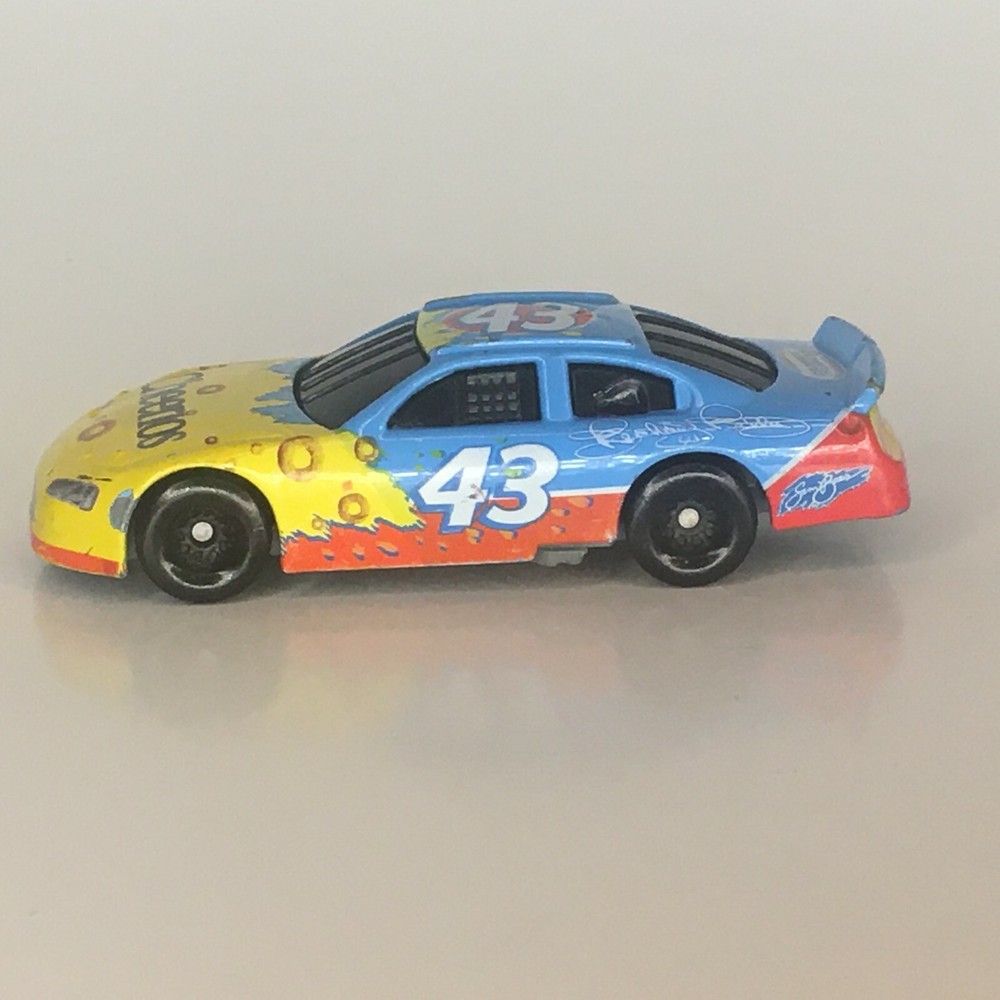 Cheerios Cereal Diecast Toy Race Car 2006 Nascar 43 Blue Yellow Richard Petty