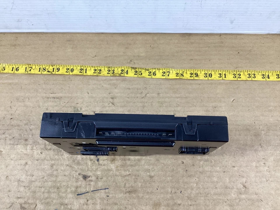 2010-2011 MERCEDES-BENZ E350 E550 REAR FUSE SAM RELAY BOX CONTROL MODULE OEM . - Image 2 of 4