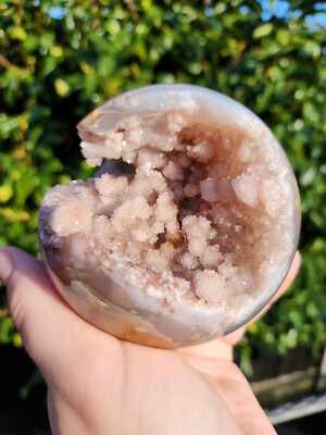 Hochwertige Zucker Druzy rosa Amethyst Kugel mit Blumenachat auf Glasständer
