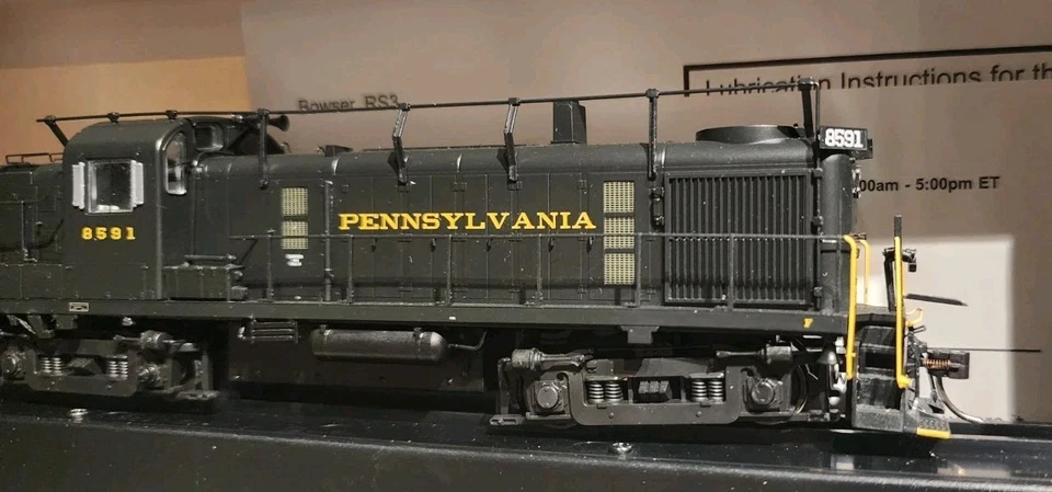 Bowser HO Scale Executive Line Alco RS-3 Phase III Diesel Pennsylvania #8591 - Image 3 of 4