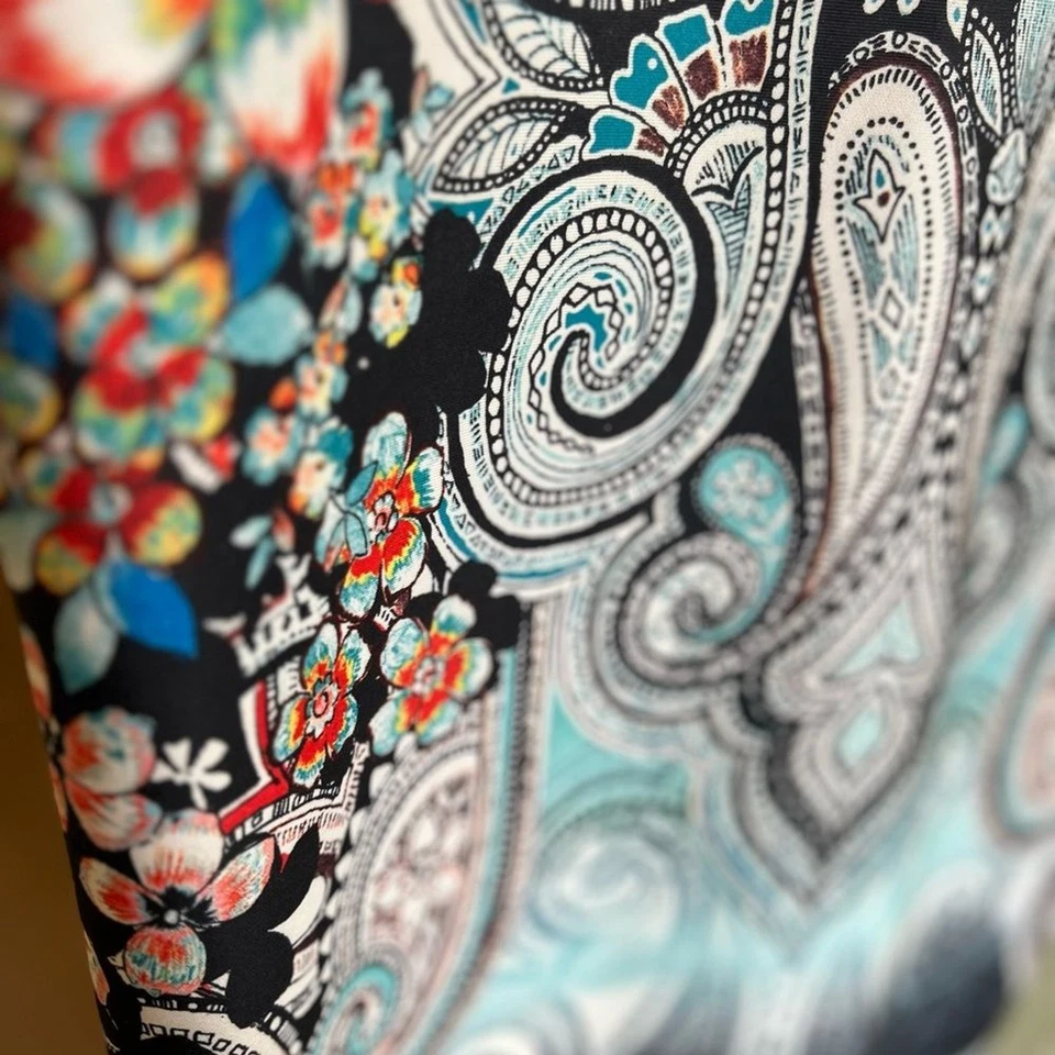 Vestido midi ECI New York azul vaina cachemira y floral con mangas de gorra, talla 10 Foto 3 de 4