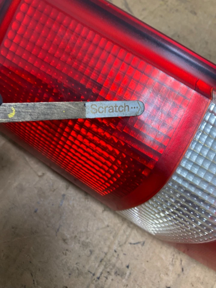 Chevrolet Express 1500 2500 3500 2003 2017 luz trasera pasajero derecho T3461 DW Foto 4 de 4