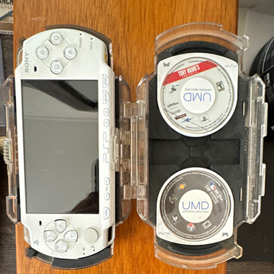 White Sony PSP, missing battery/back piece
