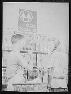 Photo:1940s Consumers Union Organize Cooperative Campaign Store Display