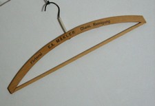 True Vintage Kleider B&uuml;gel Holz F&auml;rberei E.A. M&auml;kler Chem. Reinihung Hosenb&uuml;gel