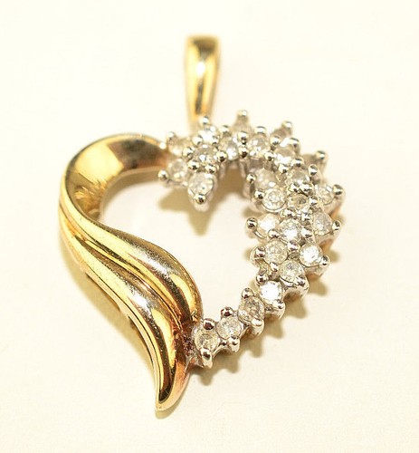 SMALL 10K YELLOW GOLD .20 CARAT DIAMOND 