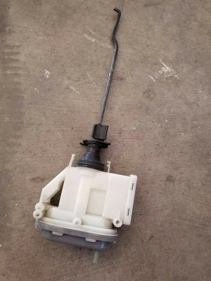 Оригинальный вакуумный привод замка правой пассажирской двери Volkswagen Corrado SLC VR6 - Изображение 2 из 4