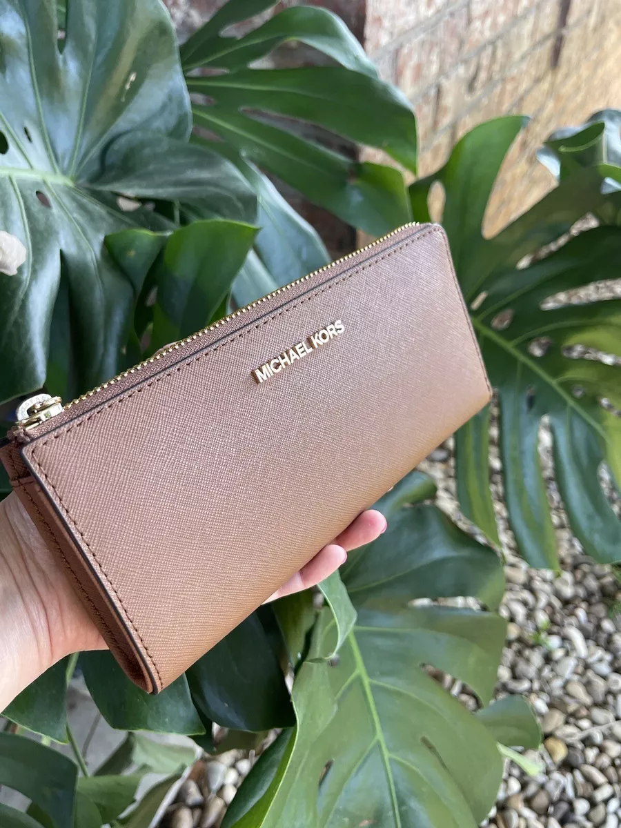 MICHAEL KORS JET SET TRAVEL LARGE THREE QUARTER ZIP WALLET