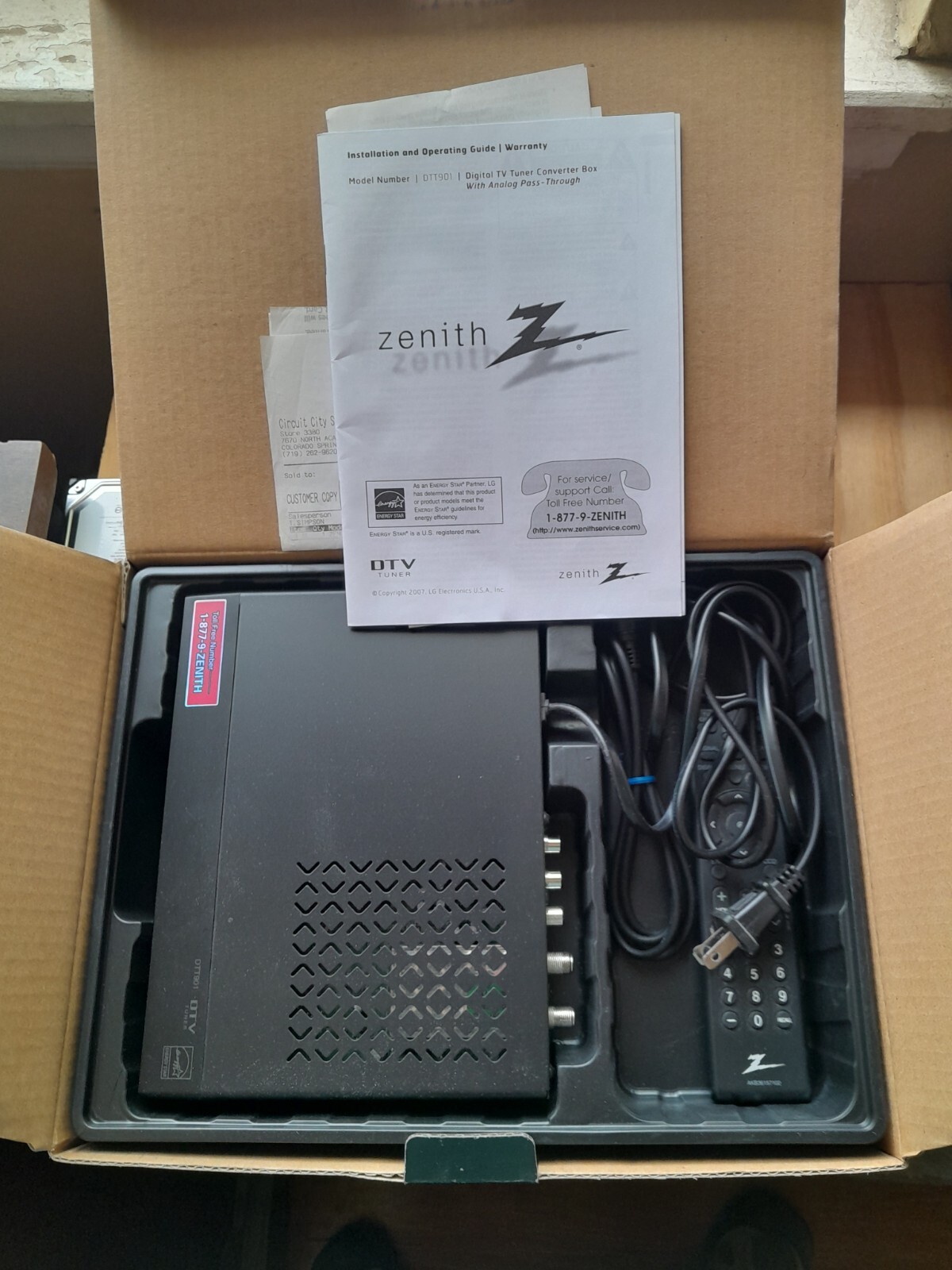 Zenith DTT901 Digital TV Tuner CONVERTER BOX remote & Cables Included