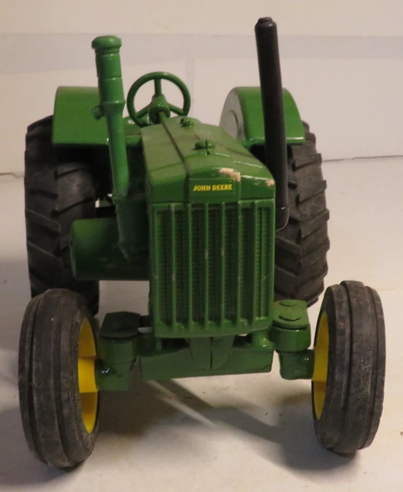 Tractor vintage ERTL JOHN DEERE 1953 modelo "D" escala 1/16 #5596 usado juguete verde Foto 4 de 4