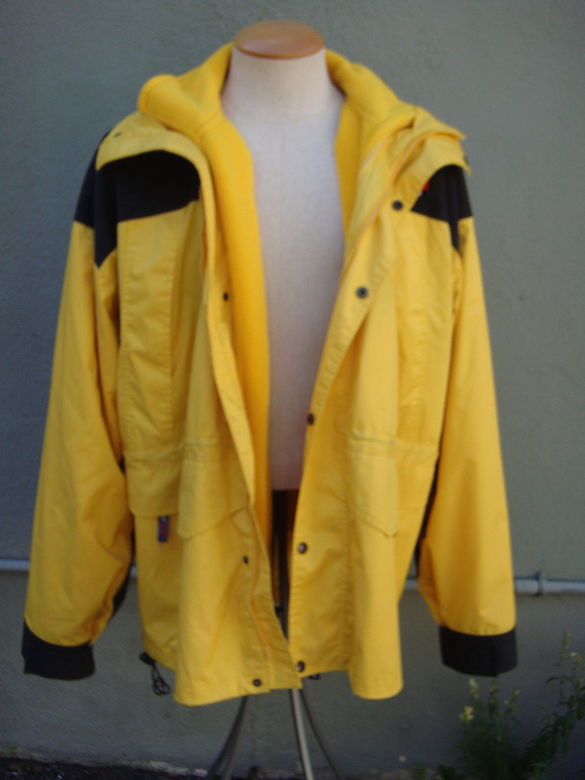 Men's Tommy Hilfiger Gortex Coat Size XL image 9