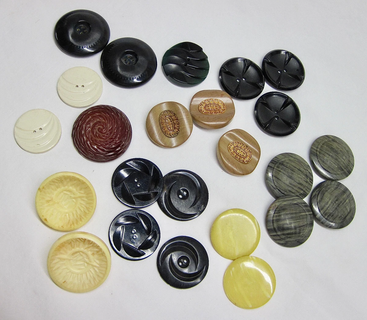 Lot of 24 Large Vintage Coat Buttons - 1 3/4 - 1 1/2 - 1 1/4