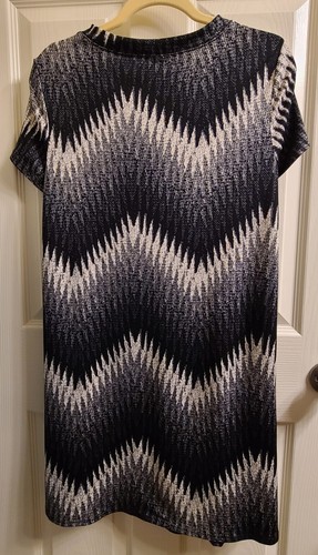 Apt 9 T-Shirt Dress Women's Small Black White Gray Chevron Round Neck Shift EUC - Picture 2 of 5
