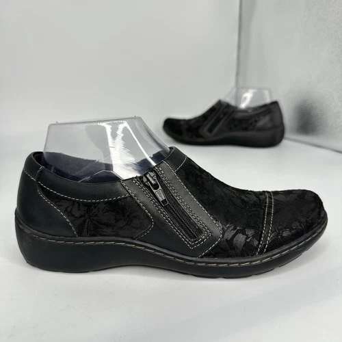 Mocassino Clarks Cora Giny in pelle floreale da donna 7 5 M nero con zip laterale