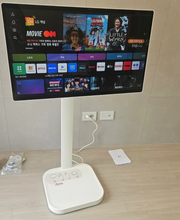 LG Smart Monitor Swing Touch 32U889SAW 32" Moving Smart Touch Screen / Express - Image 2 of 2