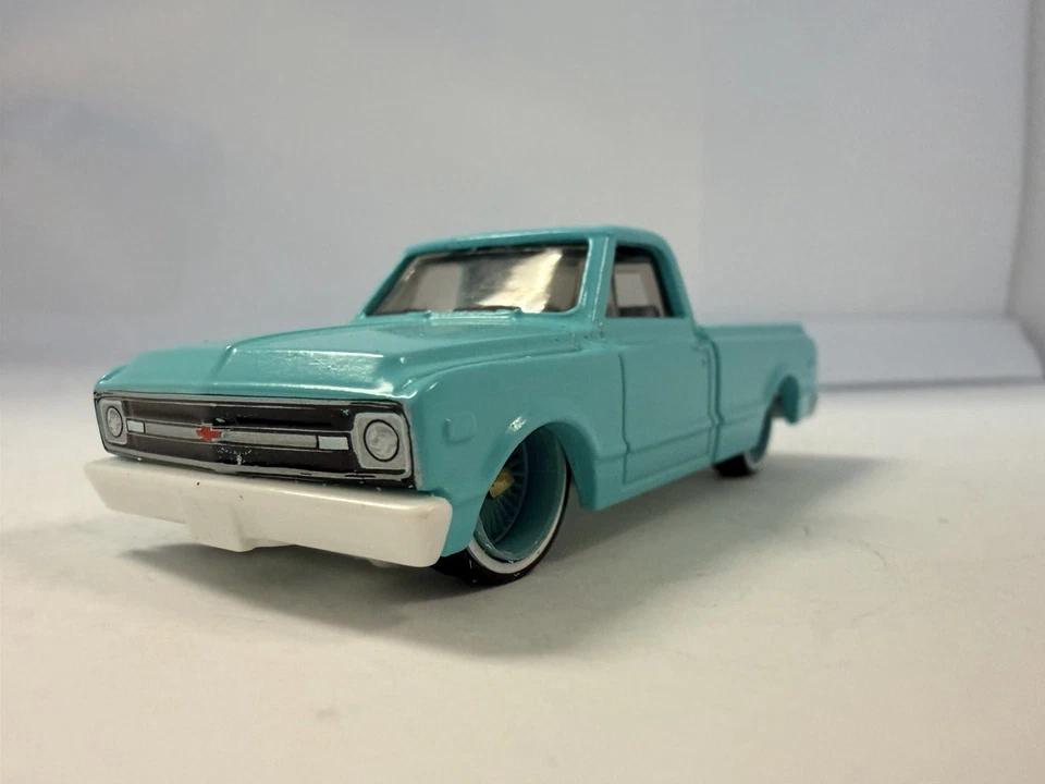 Camioneta pickup Chevy C10 1968 Matchbox 2024 rueda suelta 3D intercambio Lowrider Foto 2 de 4