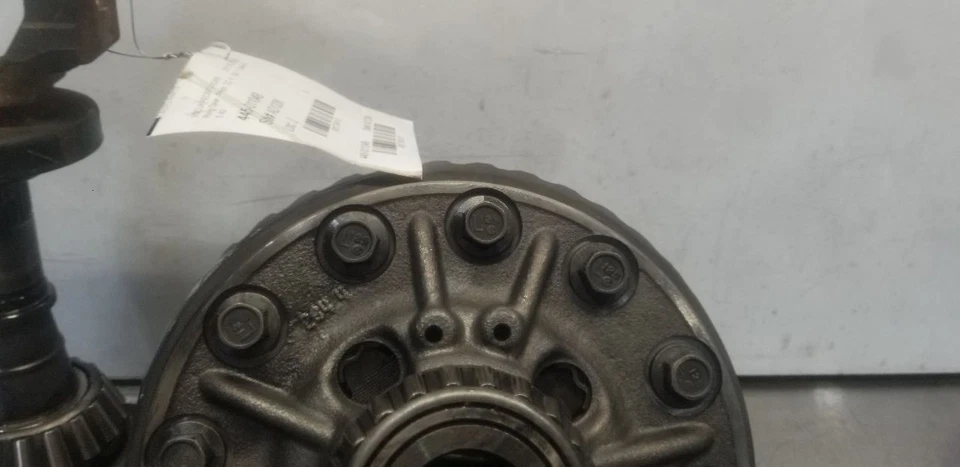 15 CHEVY SILVERADO 1500 REAR AXLE 9.5 RING GEAR AND PINION 3.42 RATIO OPTION GU6 - Image 3 of 4