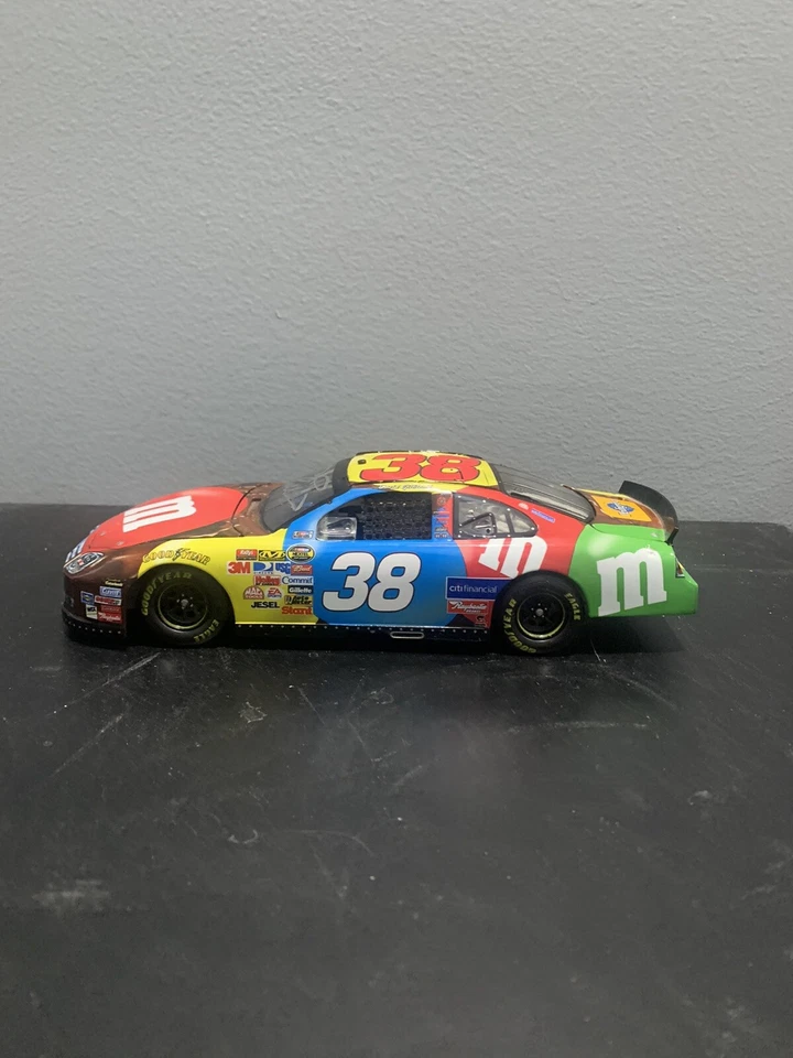 Ford Fusion 2007 autografiado coleccionable #38 M&M 1/24 caja original ¡MIRA! Foto 2 de 4