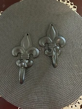 2 LARGE Cast Iron Fleur De Lis Coat Hooks Hook Hall Tree Hat Dog Leash Fluer