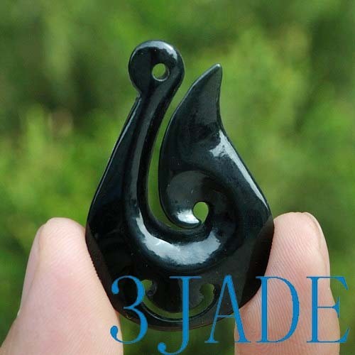 Collier Pendentif Maori Hei Matau En Jade Néphrite Noir – Sculpture Artisanale – Longueur 84 Cm