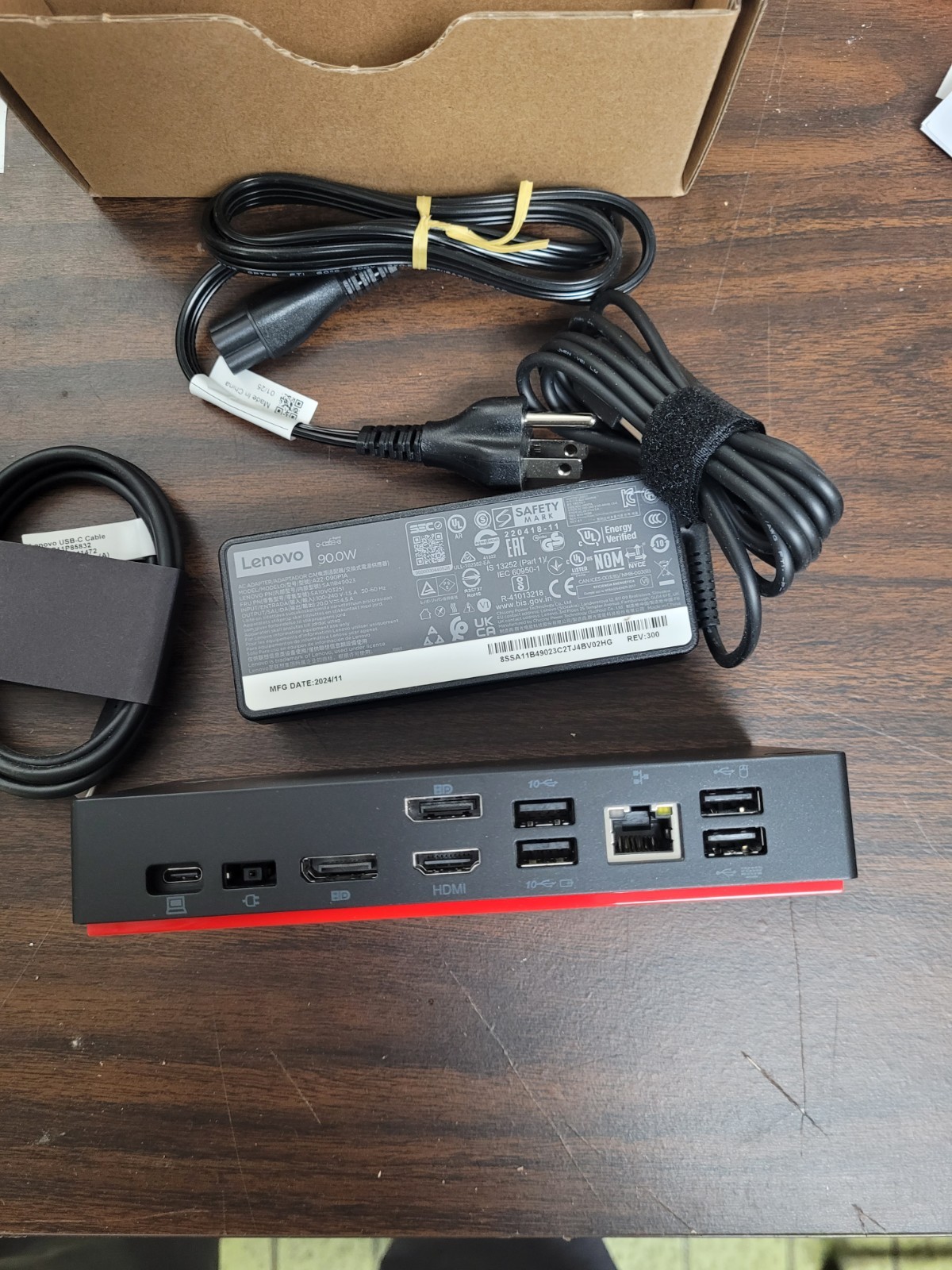 NIB-Lenovo ThinkPad Universal USB-C Dock 40AY0090US HDMI DP RJ-45 USB 3.0, imagen 3