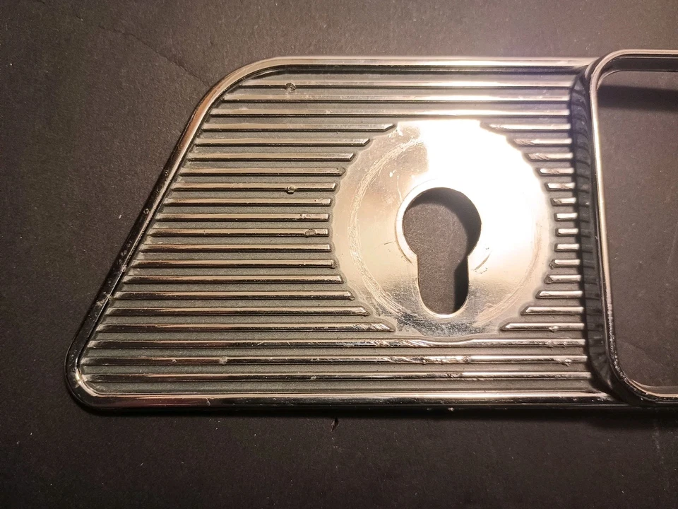 Pontiac GTO 1965 radio bisel parte #9775537 OEM Foto 2 de 4