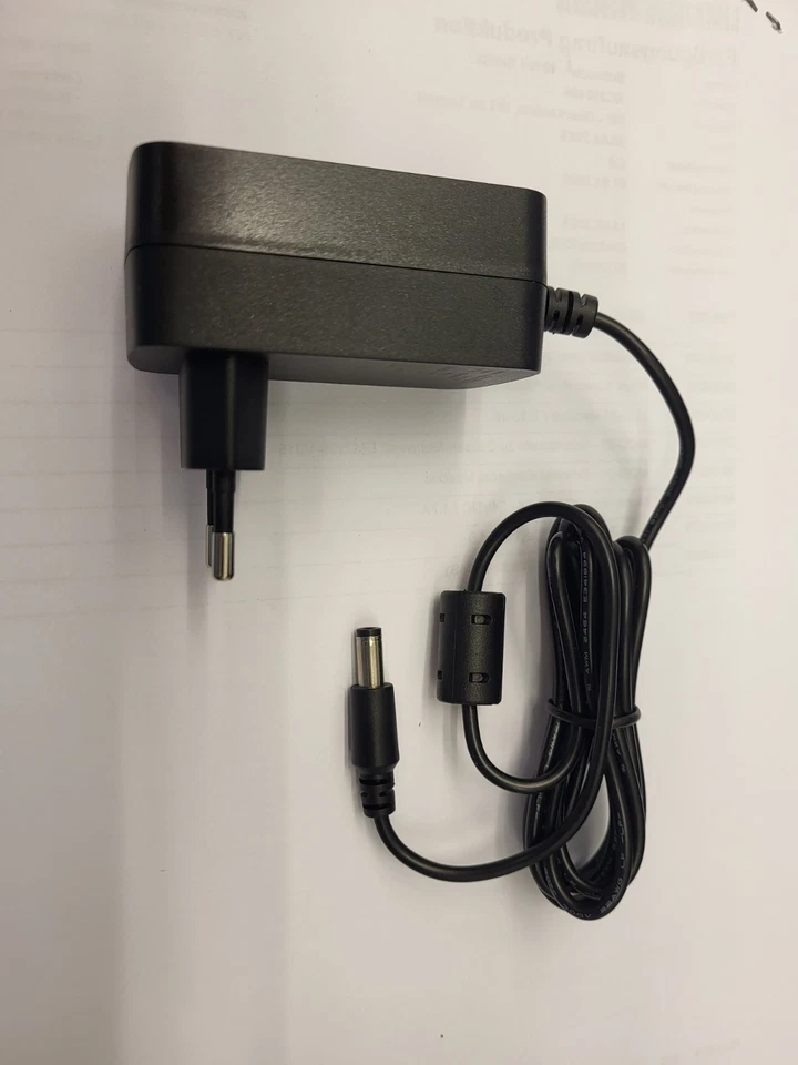 Original Netzteil  TP04-180200E Output: 18V-2A 