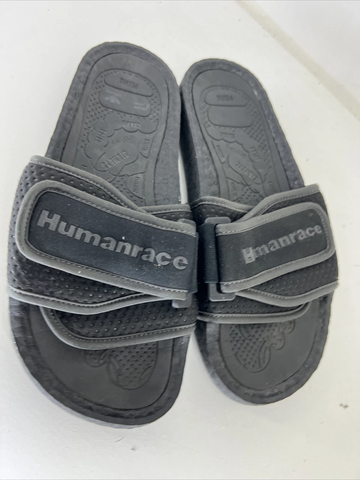 Adidas Pharrell Williams Uomo Human Race Logo Triple Nero Slide Adatto Uomo 10