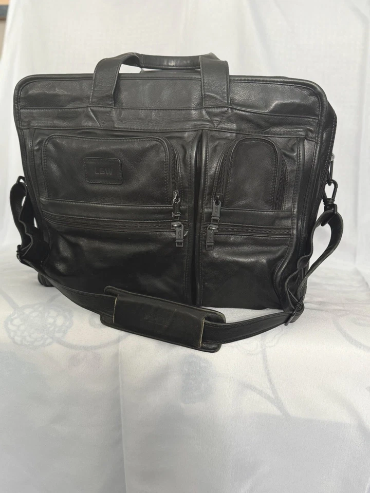 Vintage TUMI - Calzoncillo organizador expandible para computadora portátil en negro con correa, cuero suave Foto 2 de 4