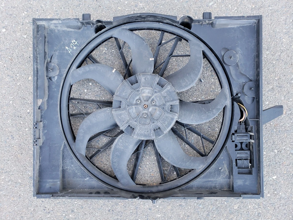 06 BMW 530xi E60 Engine Motor Radiator Cooling Fan Assembly 1742 