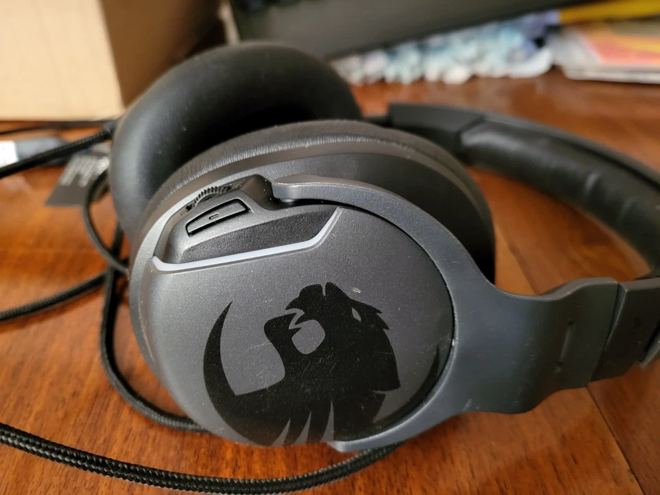 Roccat Khan Aimo 7.1 Surround Gaming Kopfhörer (Hi-Res Sound, USB, AIMO LED Bele - Bild 4 von 4