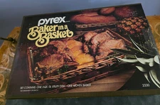 Pyrex Baker In A Basket 3 Qt. Glass Utility Dish/ Woven Basket 2330