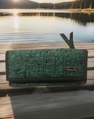 Donna Sharp Jade Anne Green Snap & Zip Quilted Wallet + FREE GIFT