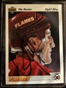 Tim Hunter Calgary Flames autographed hockey card (1992-93 Upper Deck #221)