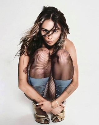  Miley Cyrus  Legendary Female Artist Sexy Celebrity 8X10 Glossy  STUNNING  