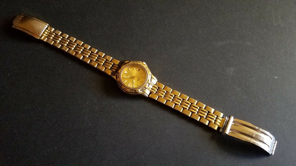 Seiko Womens 7N82-0271 Watch Gold Tone Bracelet Band Dial