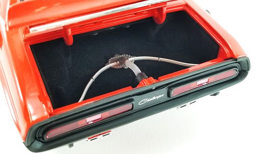 1971 DODGE CHALLENGER R/T STREET FIGHTER FIREBALL ORANGE 1:18 SCALE BY ACME - Picture 7 of 7