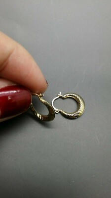 NEU 14K SHINNY SEHR KLEINER GELBGOLD HOOP