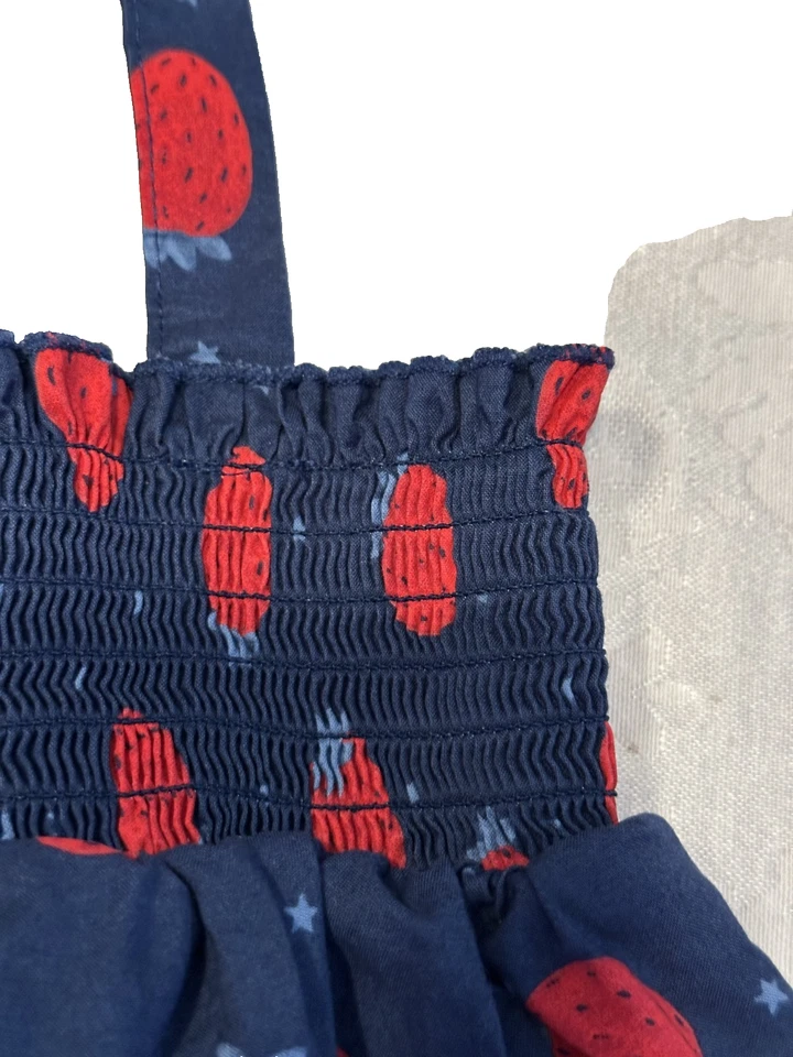 Conjunto de camiseta sin mangas y pantalones cortos ajustados fresa azul marino y rojo 2T Carters para niñas pequeñas Foto 3 de 4