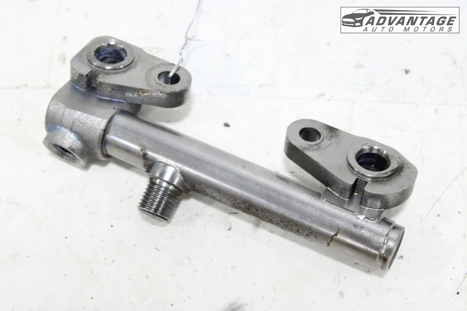 Tubo de riel de combustible inyector lateral derecho motor Subaru Legacy 2020-2024 OEM Foto 3 de 4