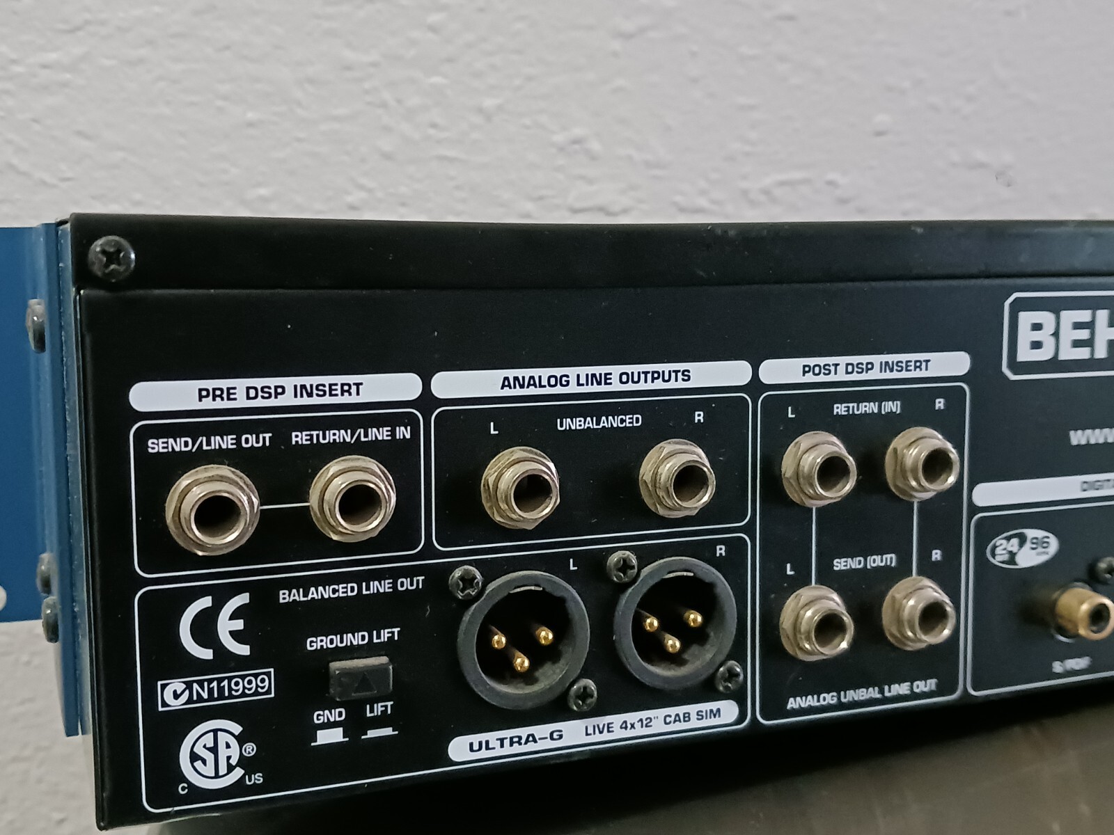 Behringer VAMP Pro Guitar Rackmount effects processor Multi Effects