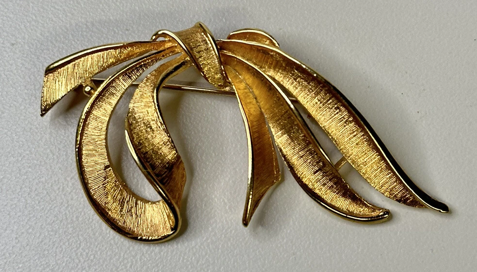 Vintage napier brooch sale