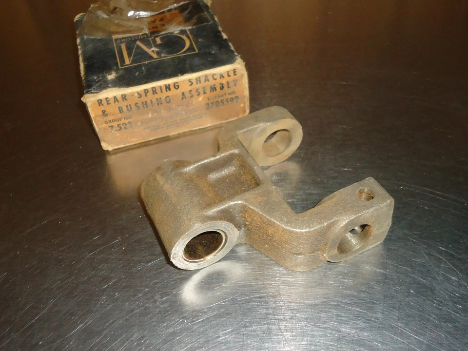 New NOS GM Rear Spring Shackle 3705599 1933-1954 Chevrolet Chevy GMC Truck - Image 3 of 3