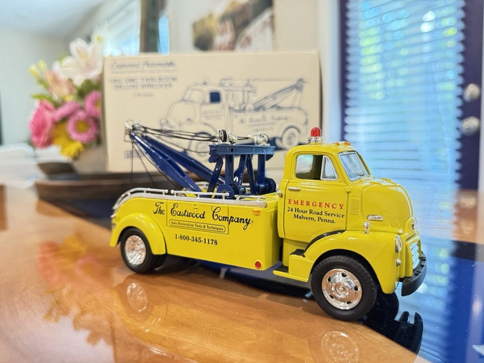 Grúa First Gear Eastwood 1952 GMC Twin Boom Deluxe 1:34 amarilla nueva en caja Foto 2 de 3