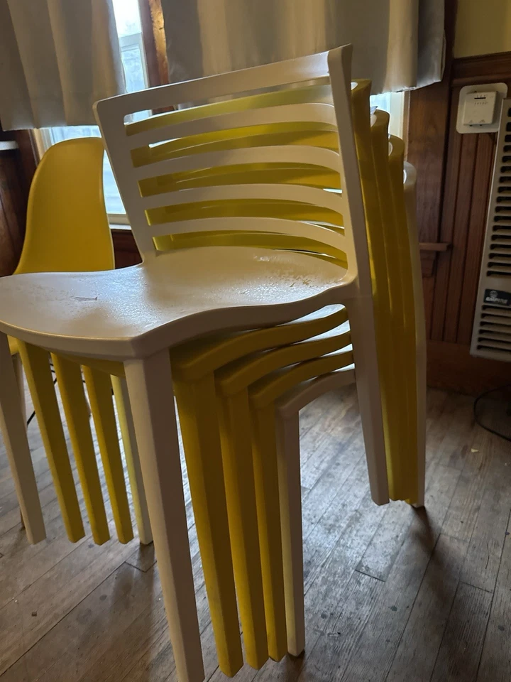 Silla MCM de plástico amarillo estilo italiano excelente estado sin precio base Foto 2 de 3