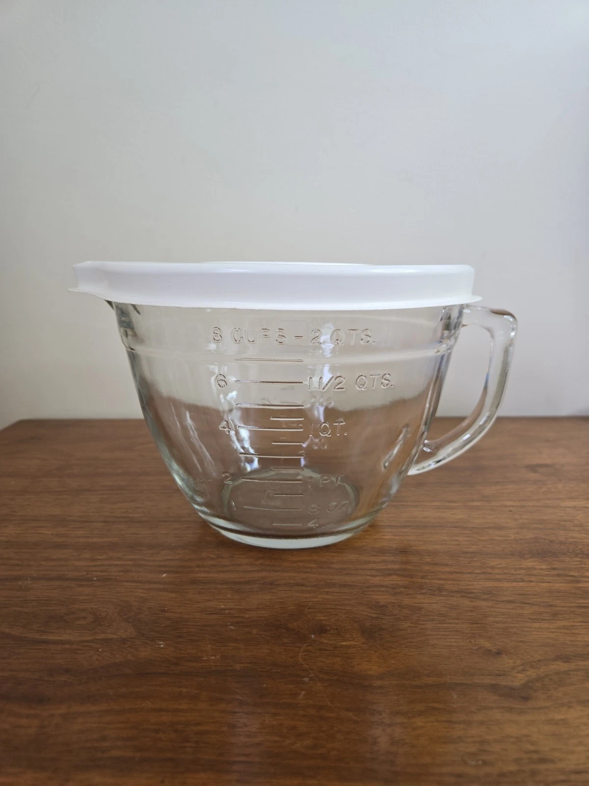 Anchor Hocking 2 Quart (8 Cups) Clear Batter Bowl With Pouring Lip & Handle Lid