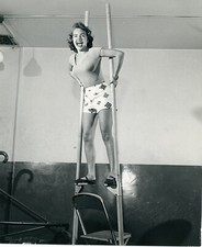 Photo originale Terry Moore échasses 